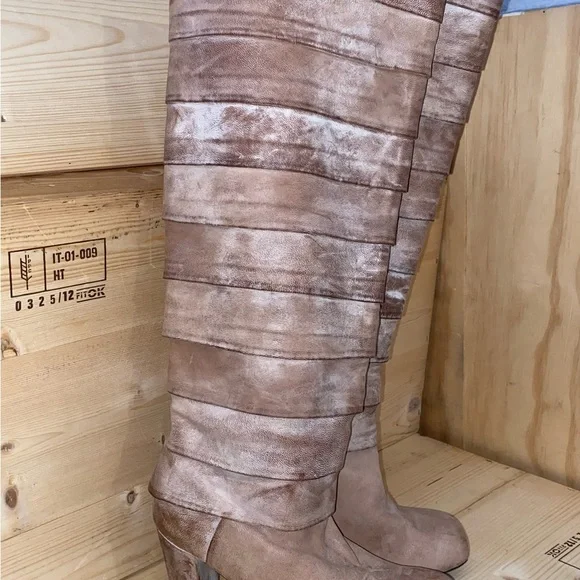 Fun pair of Jeffrey Campbell leather Boots - Picture 7 of 11